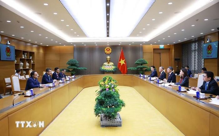 Thủ tướng Lê Minh Hưng tiếp Quốc vụ khanh phụ trách Ngoại giao Cộng hòa Ấn Độ Pabitra Margherita. (Ảnh: Dương Giang/TTXVN)