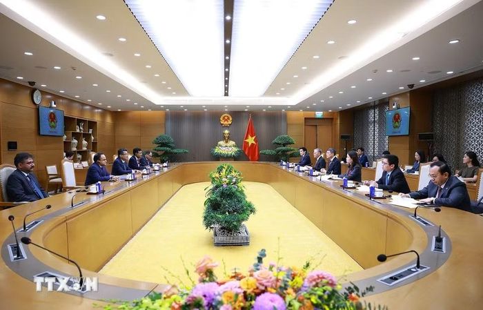 Thủ tướng Lê Minh Hưng tiếp Quốc vụ khanh phụ trách Ngoại giao Cộng hòa Ấn Độ Pabitra Margherita. (Ảnh: Dương Giang/TTXVN)