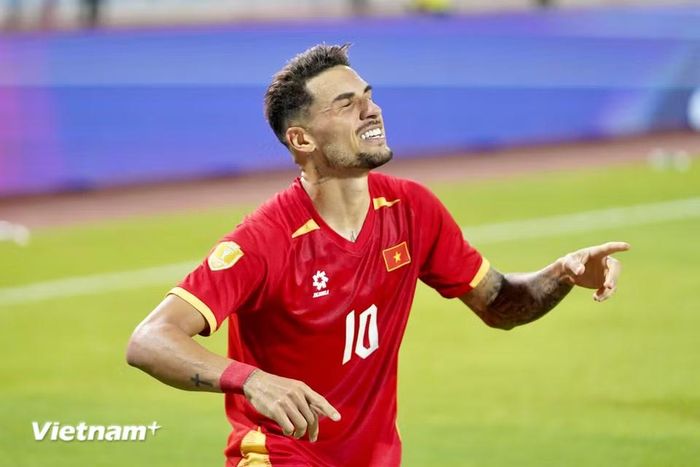 Niềm hạnh phúc của Hoàng Hên sau khi ghi bàn. (Ảnh: Việt Anh/Vietnam+)
