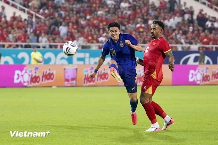 Tuy nhiên, pha phản lưới nhà ở đúng phút cuối cùng đã ấn định kết quả hoà 2-2 cho trận chung kết lượt về. (Ảnh: Việt Anh/Vietnam+)