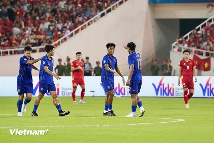 Đội khách sớm có bàn mở tỷ số do công của tiền đạo Yotsakon. (Ảnh: Việt Anh/Vietnam+)