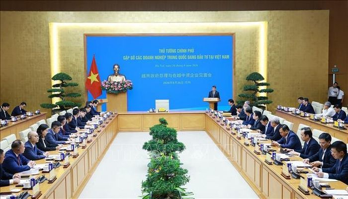 Thủ tướng Lê Minh Hưng gặp các doanh nghiệp Trung Quốc đang đầu tư tại Việt Nam. Ảnh: Dương Giang/TTXVN