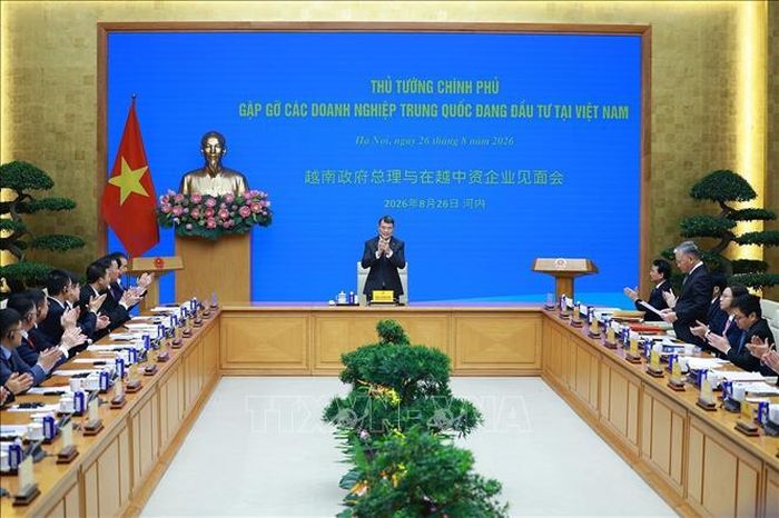 Thủ tướng Lê Minh Hưng gặp các doanh nghiệp Trung Quốc đang đầu tư tại Việt Nam. Ảnh: Dương Giang/TTXVN