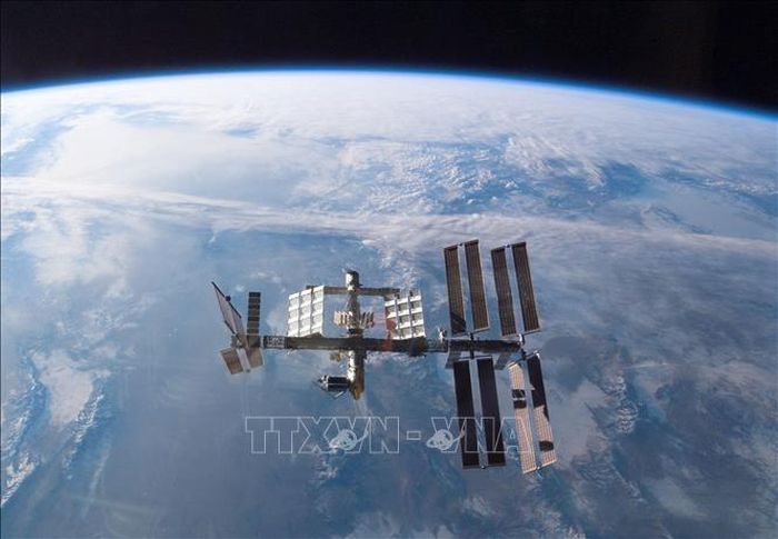 Trạm Vũ trụ quốc tế (ISS) nhìn từ Tàu không gian Atlantis của Mỹ. Ảnh tư liệu: AFP/TTXVN