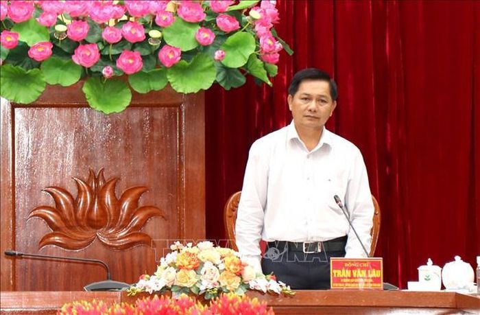 Bí thư Tỉnh ủy Vĩnh Long Trần Văn Lâu phát biểu tại hội nghị.