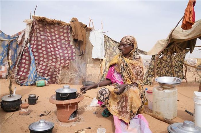 Người tị nạn ở thị trấn Al-Tina, miền Tây Sudan. Ảnh: THX/TTXVN phát