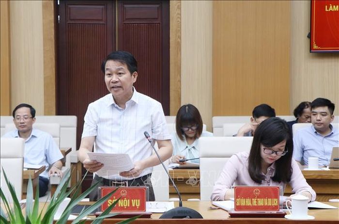 Đại diện Sở Nội vụ tỉnh Phú Thọ phát biểu tại buổi làm việc. Ảnh: Thu Hương/TTXVN
