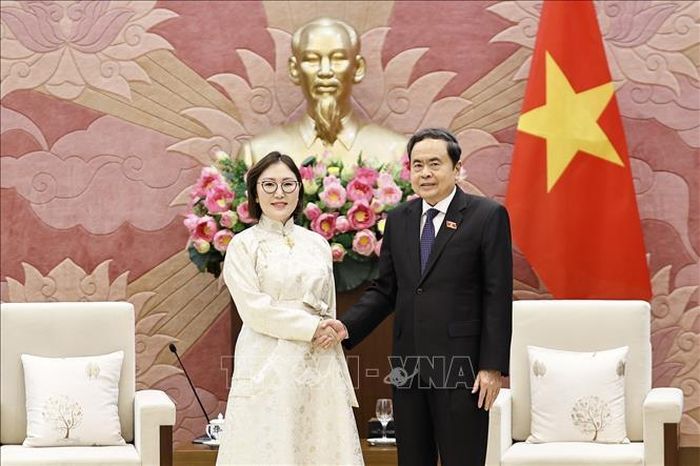 Chủ tịch Quốc hội Trần Thanh Mẫn tiếp xã giao Đại sứ đặc mệnh toàn quyền Mông Cổ tại Việt Nam Ganbaatar Hulan. Ảnh: Doãn Tấn/TTXVN