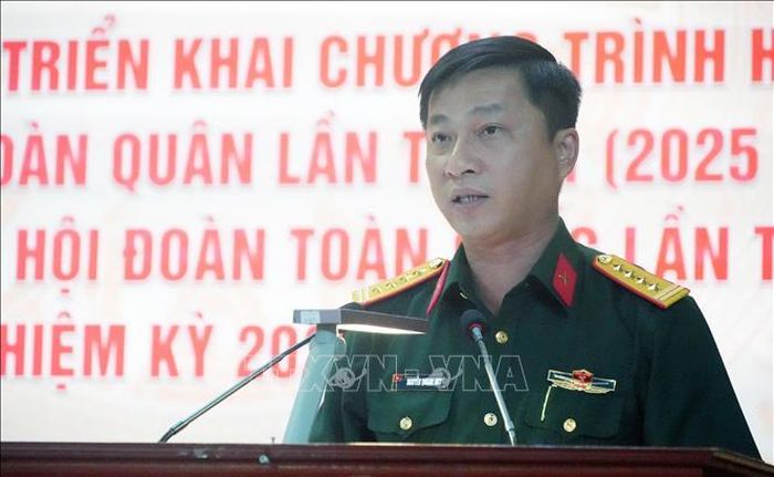 Đại tá Nguyễn Quang Huy, Trưởng ban Thanh niên Quân đội phát biểu tại lớp tập huấn.