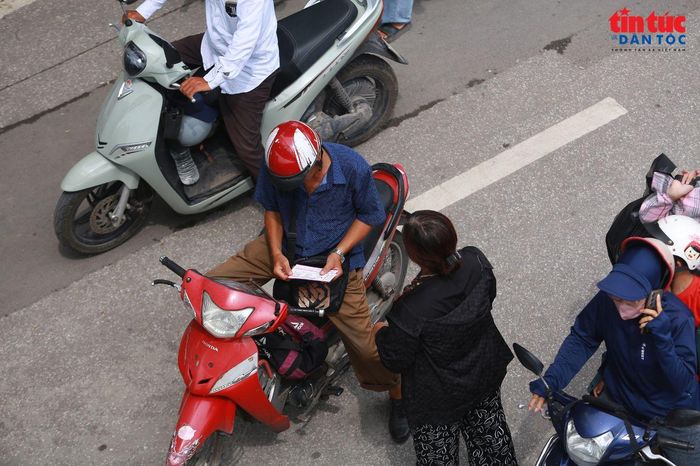 Theo các phe vé, nguồn cung ngày càng khan hiếm, thậm chí không có để bán, trong khi nhu cầu mua vé xem trận chung kết tăng cao.