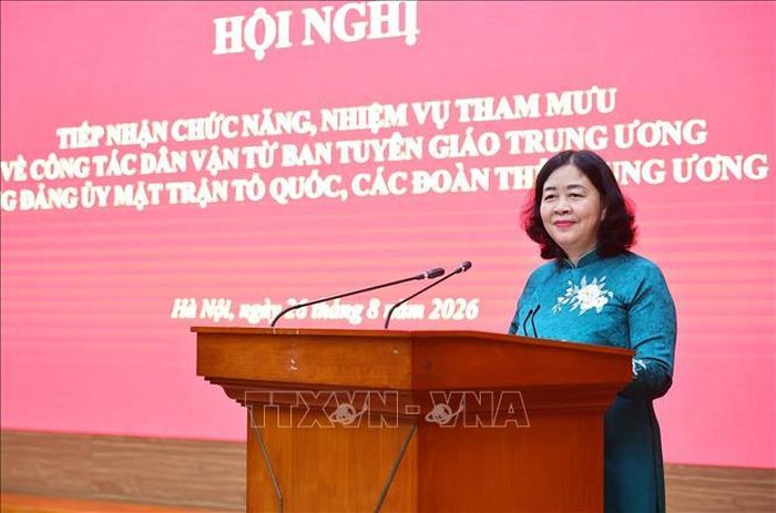 Đồng chí Bùi Thị Minh Hoài, Ủy viên Bộ Chính trị, Bí thư Trung ương Đảng, Bí thư Đảng ủy Mặt trận Tổ quốc, các đoàn thể Trung ương, Chủ tịch Ủy ban Trung ương Mặt trận Tổ quốc Việt Nam phát biểu. Ảnh: Minh Đức/TTXVN