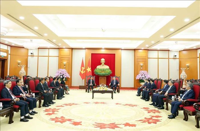 Tổng Bí thư, Chủ tịch nước Tô Lâm tiếp đồng chí Vanhxay Phongsavanh, Ủy viên Bộ Chính trị, Bí thư Trung ương Đảng, Chủ nhiệm Ban Kiểm tra Trung ương, Tổng Thanh tra Nhà nước, Trưởng ban Phòng chống tham nhũng Trung ương Lào. Ảnh: Thống Nhất/TTXVN.