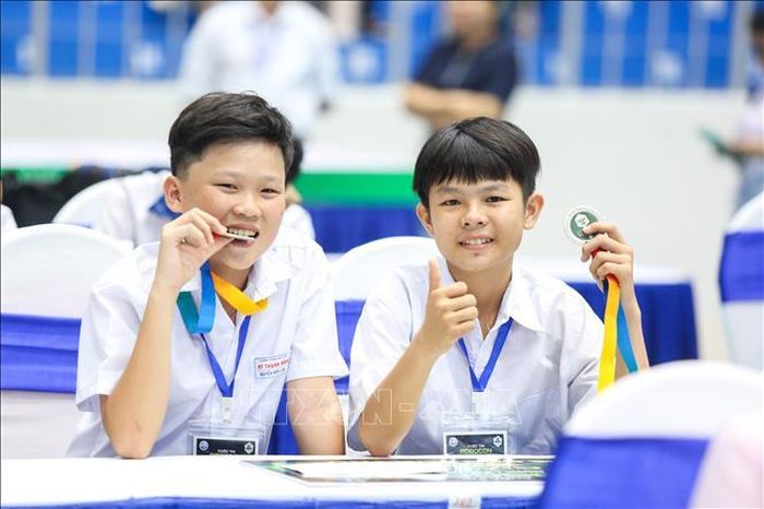 Niềm vui chiến thắng của các em học sinh sau những màn tranh tài sôi nổi tại Vòng chung kết Cuộc thi Robocon tỉnh Tây Ninh lần thứ nhất, năm 2026.