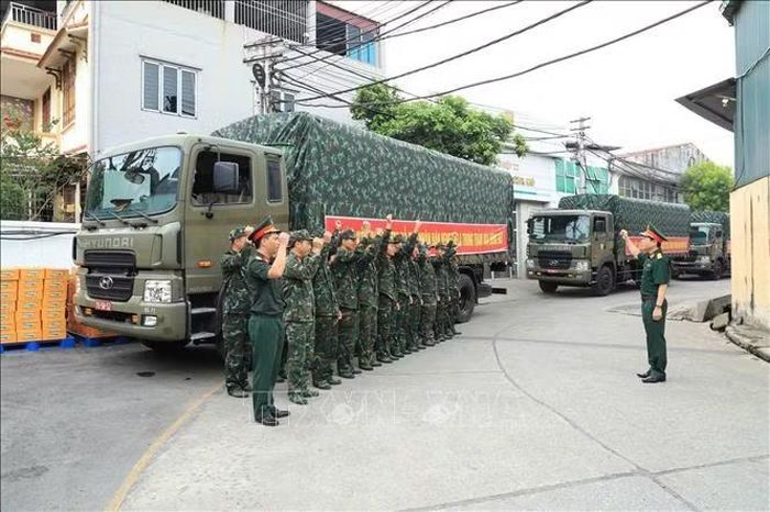 Lực lượng Hậu cần - Kỹ thuật chuẩn bị hàng hóa, lương thực, thực phẩm chuẩn bị lên đường sang Venezuela. Ảnh tư liệu, minh họa: TTXVN phát