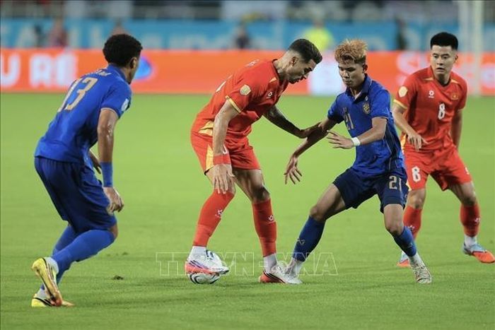 Pha đi bóng của Hoàng Hên. Ảnh: Minh Quyết/TTXVN