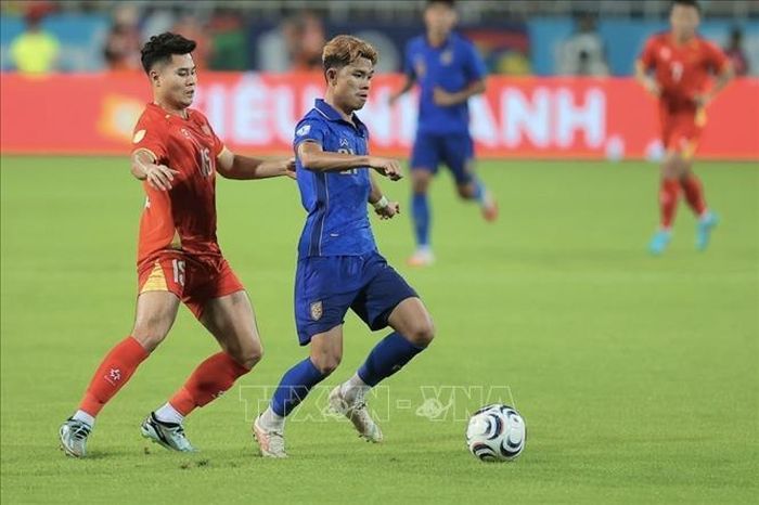 Pha tranh cướp của Tiến Anh. Ảnh: Minh Quyết/TTXVN
