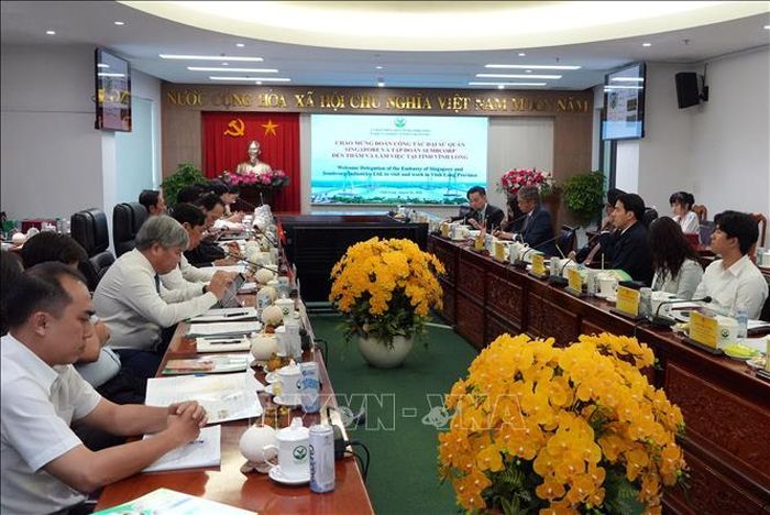 Quang cảnh buổi làm việc.