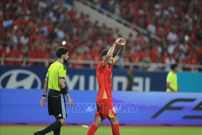 Đỗ Hoàng Hên ghi bàn san bằng tỷ số 1 - 1 cho đội tuyển Việt Nam ở phút 52. Ảnh: Minh Quyết - TTXVN