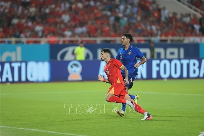 Đỗ Hoàng Hên ghi bàn cân bằng tỷ số 1-1 cho đội tuyển Việt Nam. Ảnh: Minh Quyết/TTXVN
