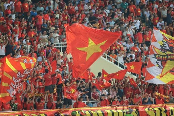 Niềm vui bùng nổ trên sân Mỹ Đình khi Đỗ Hoàng Hên ghi bàn quan trọng cân bằng tỷ số cho đội tuyển Việt Nam. Ảnh: Minh Quyết/TTXVN