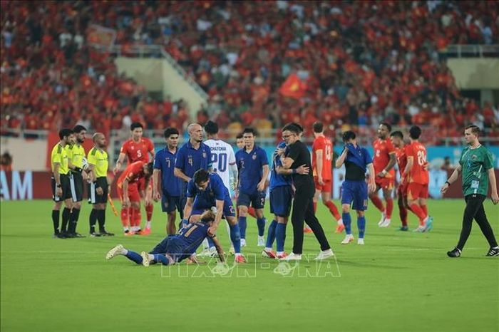 Dù đã vô cùng nỗ lực nhưng các tuyển thủ Thái Lan đã không thể làm nên cuộc "lội ngược dòng" trên sân Mỹ Đình. Ảnh: Minh Quyết/TTXVN
