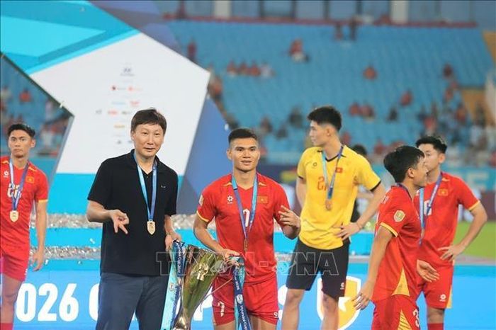 HLV Kim Sang Sik đã có một kỷ niệm khó quên và tiếp tục nối dài mạch bất bại cùng đội tuyển Việt Nam. Ảnh: Minh Quyết/TTXVN