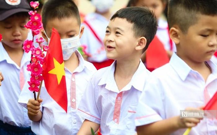 Cha mẹ nên chủ động trao đổi với giáo viên chủ nhiệm và nhân viên y tế trường học nếu trẻ từng bị dị ứng thực phẩm.