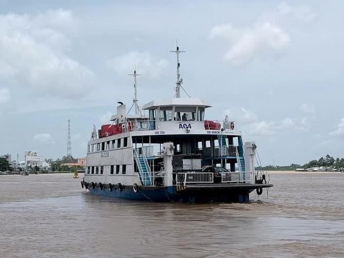 Bến phà An Hòa luôn đông khách giờ cao điểm.