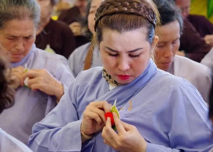 Du khách sẽ được thực hiện nghi thức Vu Lan báo hiếu tại lễ hội (Ảnh: Việt Anh).
