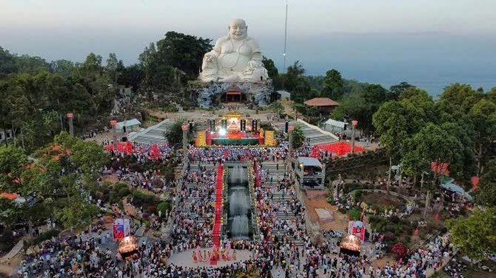 Núi Cấm nằm trên địa bàn xã Núi Cấm, tỉnh An Giang (Ảnh: Việt Anh).