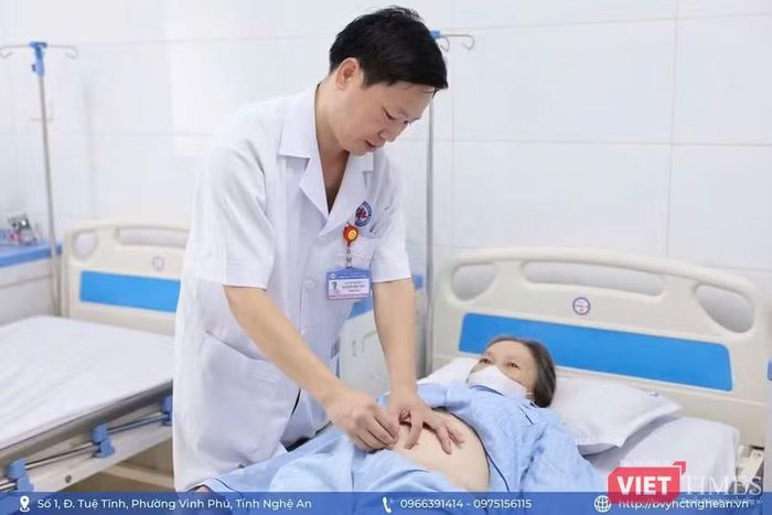 YHCT và y học hiện đại được sử dụng bổ trợ cho nhau. Ảnh: Diệu Thường,