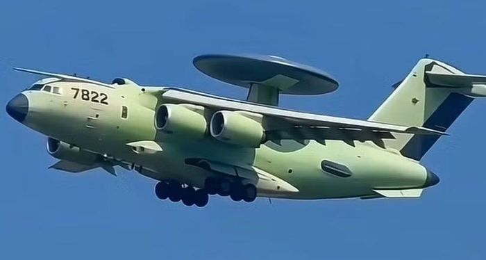 Nguyên mẫu KJ-3000 AEW&C dựa trên khung máy bay Y-20. Ảnh: MW.