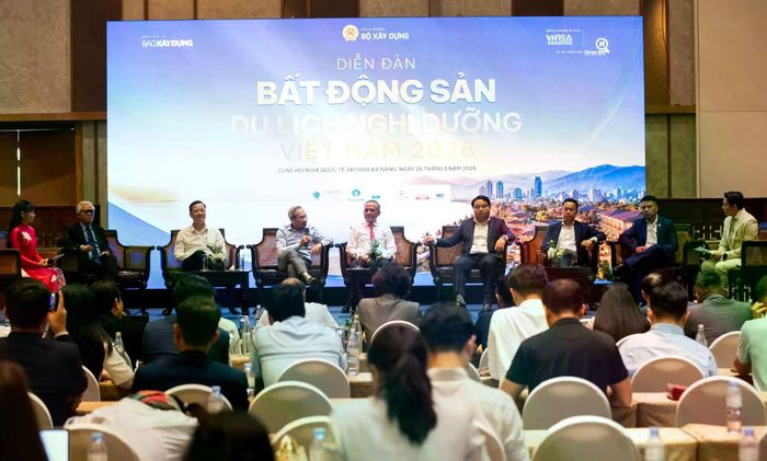 Các chuyên gia, nhà quản lý tại phiên thảo luận mang chủ đề “Giải pháp phát triển bất động sản du lịch nghỉ dưỡng Việt Nam trong kỷ nguyên mới”. Ảnh XM.