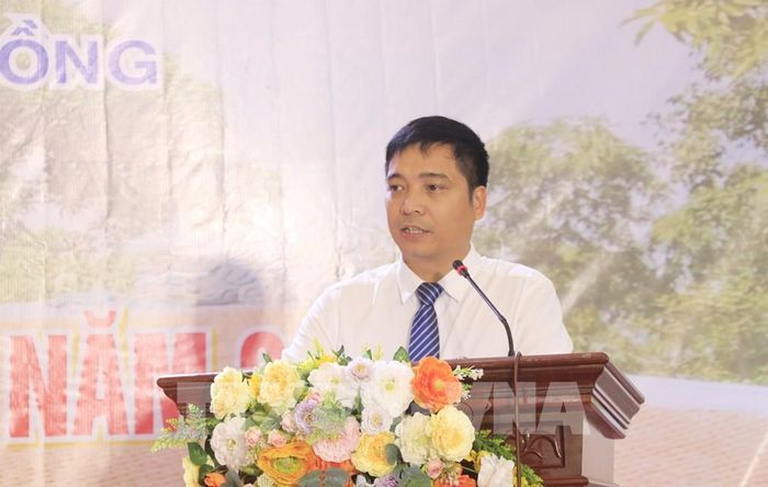 Phó Chủ tịch UBND xã Việt Hồng Đào Trọng Hai phát biểu khai mạc lễ hội. Ảnh: Tuấn Anh - TTXVN