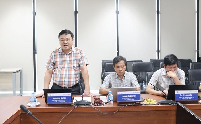 Ông Nguyễn Văn Tình – Quyền Giám đốc CPMB báo cáo tại buổi làm việc. Ảnh: Thúy Hiền/BNEWS/TTXVN