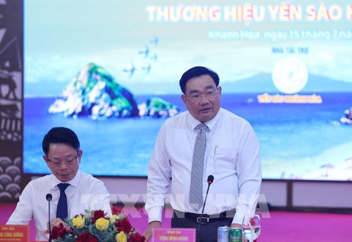 Phó Chủ tịch UBND tỉnh Khánh Hòa Trịnh Minh Hoàng phát biểu tại hội thảo về các giải pháp bảo tồn quần thể chim yến tự nhiên. Ảnh: Đặng Tuấn - TTXVN