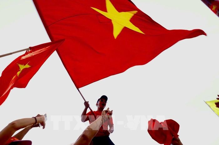 Các cổ động viên ngoài sân Mỹ Đình trước trận chung kết ASEAN Cup 2026 lượt về Việt Nam - Thái Lan. Ảnh: Quốc Khánh - TTXVN