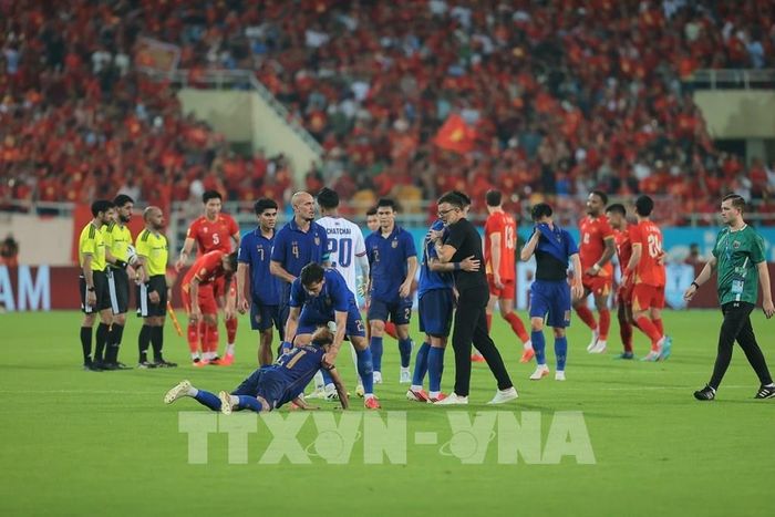 Dù đã vô cùng nỗ lực nhưng các tuyển thủ Thái Lan đã không thể làm nên cuộc "lội ngược dòng" trên sân Mỹ Đình. Ảnh: Minh Quyết - TTXVN 