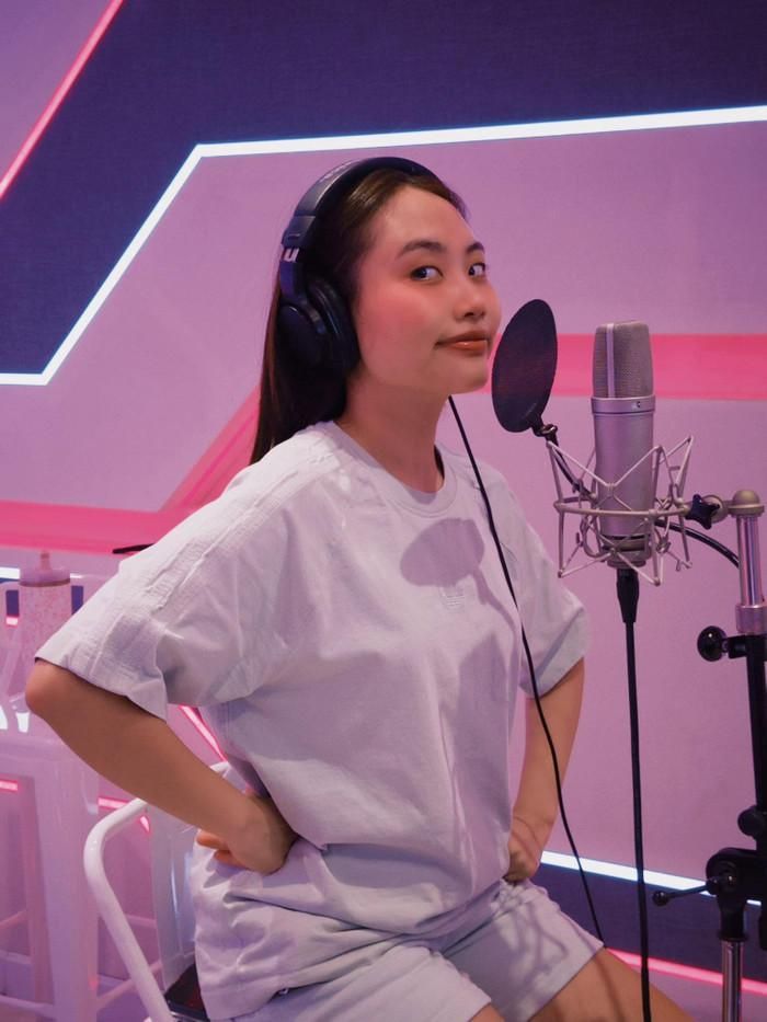 Phương Mỹ Chi tập trung cho ca hát.