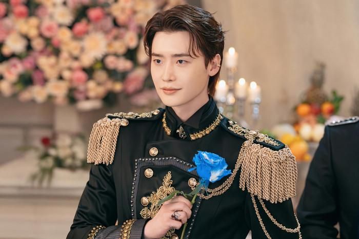 Lee Jong Suk trong vai Thái tử Heinrey của Hoàng Hậu Tái Hôn.