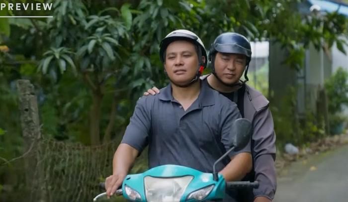 Bảy Sang, con trai nuôi của ông Hai Phước, đi theo Sáu Lém học nghề "cò đất".