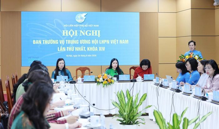 Bà Lê Thị Thủy, Ủy viên TƯ Đảng, Phó Chủ tịch UBTƯ MTTQ Việt Nam, Chủ tịch Hội LHPN Việt Nam, phát biểu bế mạc hội nghị