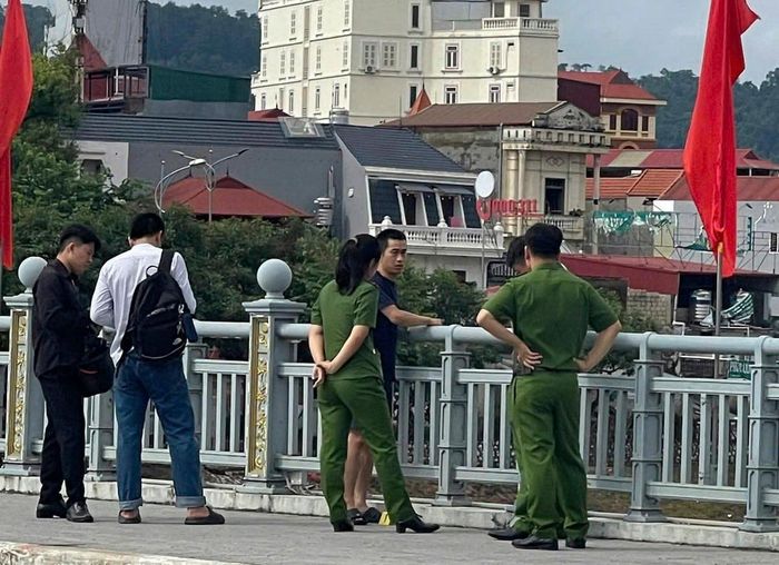 Lực lượng chức năng điều tra nguyên nhân sự việc. 