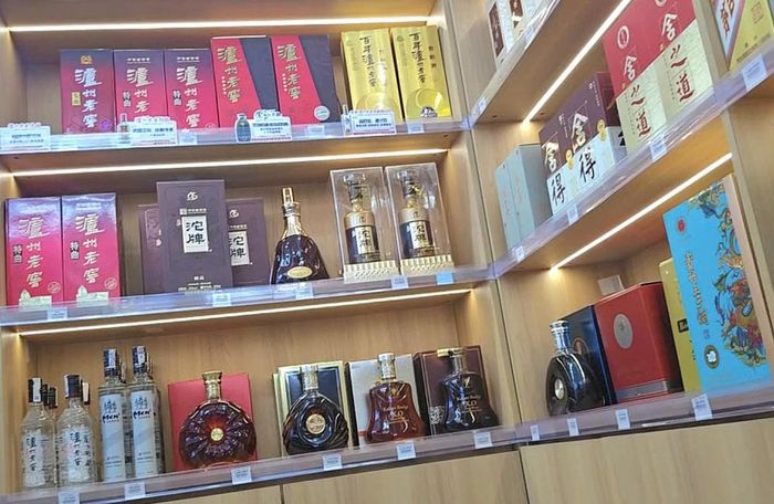 Khoản 3 Điều 7 Nghị định 43/2017/NĐ-CP quy định, hàng nhập khẩu chưa có hoặc chưa đủ nội dung bắt buộc bằng tiếng Việt phải có nhãn phụ tiếng Việt, đồng thời giữ nguyên nhãn gốc và nội dung nhãn phụ phải tương ứng với nhãn gốc.