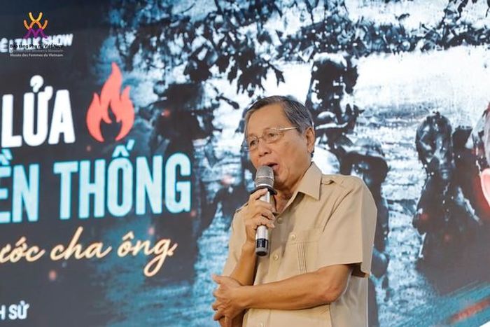 Toạ đàm chia sẻ về những ký ức thời bom đạn. Ảnh: Bùi Hằng