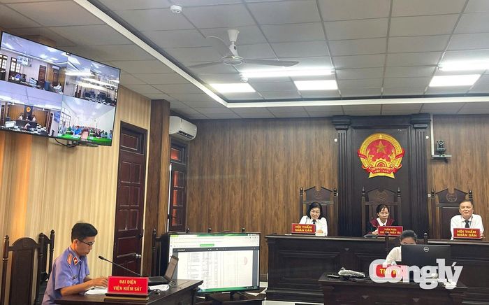 Hội đồng xét xử TAND khu vực 8 - Cần Thơ tại điểm cầu trung tâm.