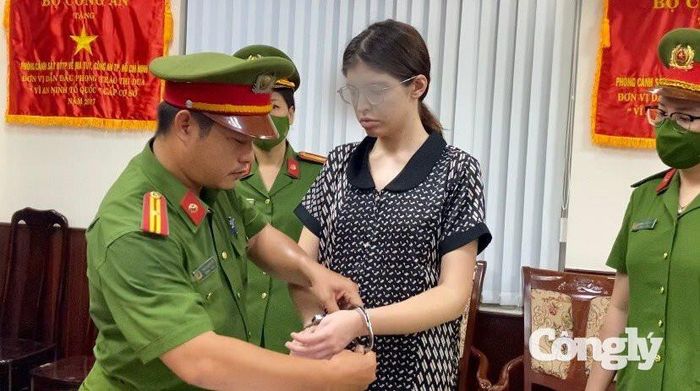Đối tượng Andrea Aybar Carmona (người mẫu An Tây) lúc bị công an TP.HCM khởi tố bắt giam.