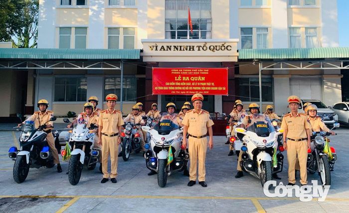 Lực lượng CSGT Công an TP Cần Thơ ra quân tổng kiểm soát, xử lý vi phạm trật tự, an toàn giao thông đường bộ đối với phương tiện kinh doanh vận tải.