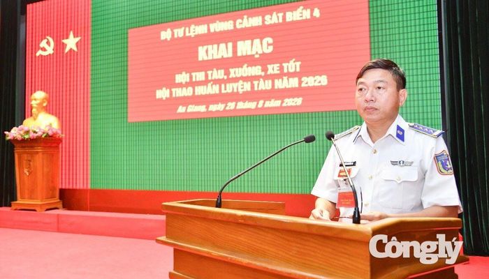 Đại tá Trần Nguyên Lai - Phó Tư lệnh, Tham mưu trưởng, Trưởng ban tổ chức Hội thi-Hội thao Bộ Tư lệnh Vùng Cảnh sát biển 4 chủ trì khai mạc