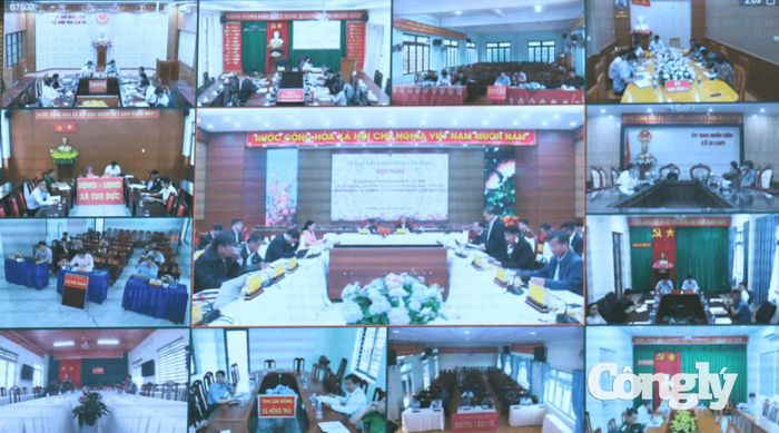 Cuộc họp được tổ chức trực tiếp và trực tuyến với các địa phương.